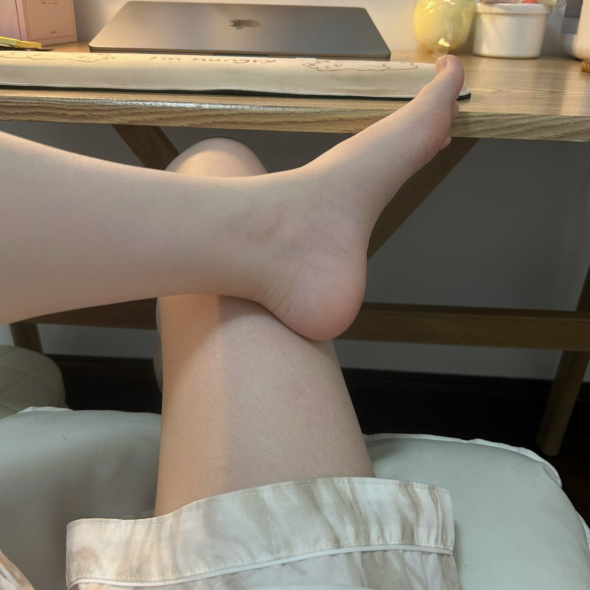 今晚的夜有点冷，但你的手肯定很温暖