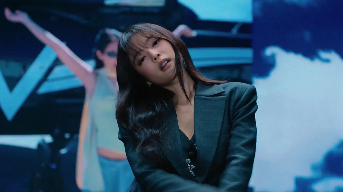 wuvrubyjane's tweet image. 제니 비자 광고 스타일조으시다//