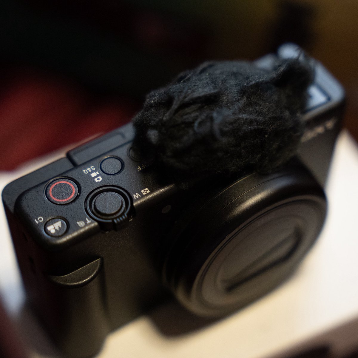 KOT_6st's tweet photo. #機材売ります　#カメラ売ります
SONY ZV-1ⅡG シューティンググリップキット
フリマアプリで¥99,000で購入希望来たのですが、手数料取られるのもったいないので¥90,000ほどで欲しい方おりましたら！
都内手渡し希望です https://t.co/xu6Naqovfk