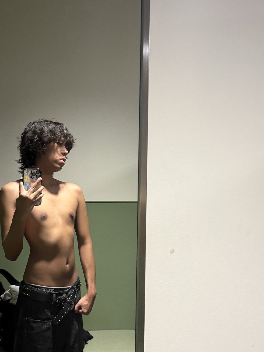 flourioa's tweet photo. 1 otw to 2 maybe idk https://t.co/peCxBDPyHM