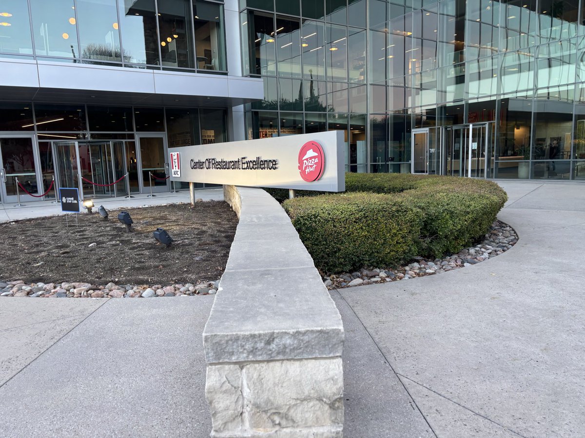 Davonne007's tweet image. On Day 50 of #100DaysOfCode I went to my first tech conference. ⚡️

@CommitYourCode, a conference that raised money for St. Jude, Operation Kindness, freeCodeCamp, and the community. ♥️

It was an experience I will never forget. 
Meeting legends, people I looked up to, online…