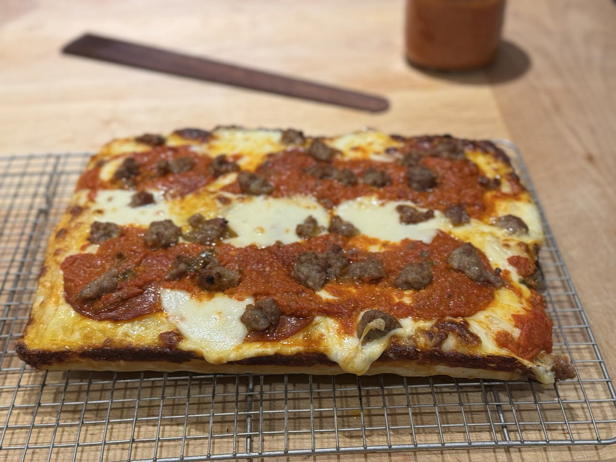 IR_Doctor's tweet photo. Holy Frico! #DetroitStyle https://t.co/IxkBJF3G4Y