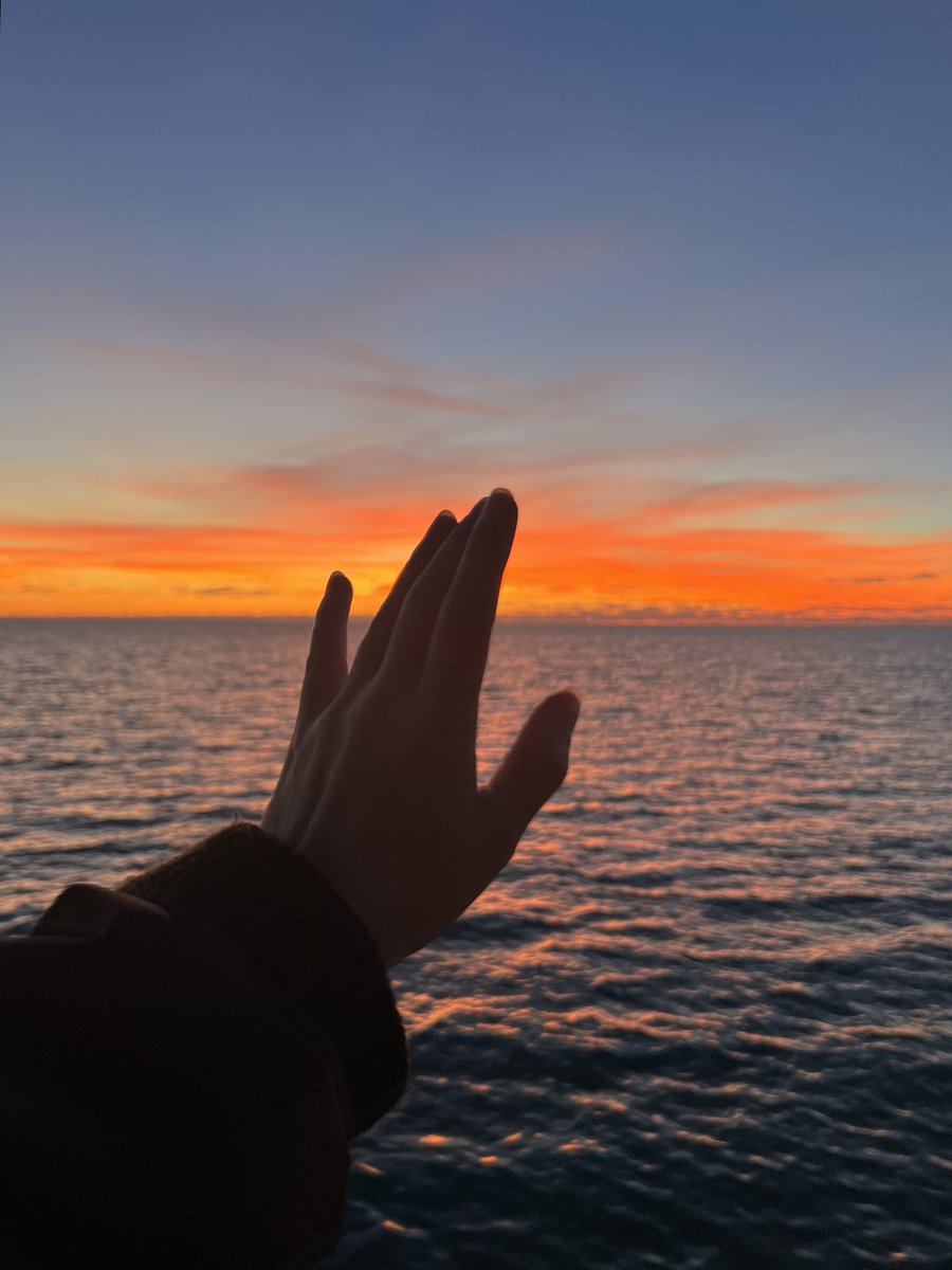 Wake up, beautiful fam🖤