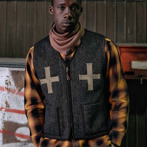 CHARCOAL_GREEN's tweet image. 人気のベストも残りわずか。
デザインはチマヨ地方の伝統的なスタイル
胸にはウールのチェーン刺繍でクロスをあしらいました。

#GYPSY&amp;amp;SONS
#ジプシーアンドサンズ
#ビーチクロス

charcoalgreen.com/shopdetail/000…