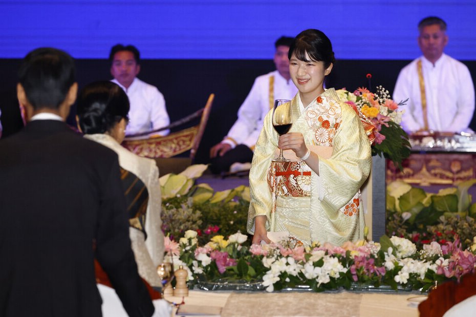 あいこ様 着付師魂爆裂👏👏👏 #愛子さま 挙措もお見事だが なにせ佇まいが