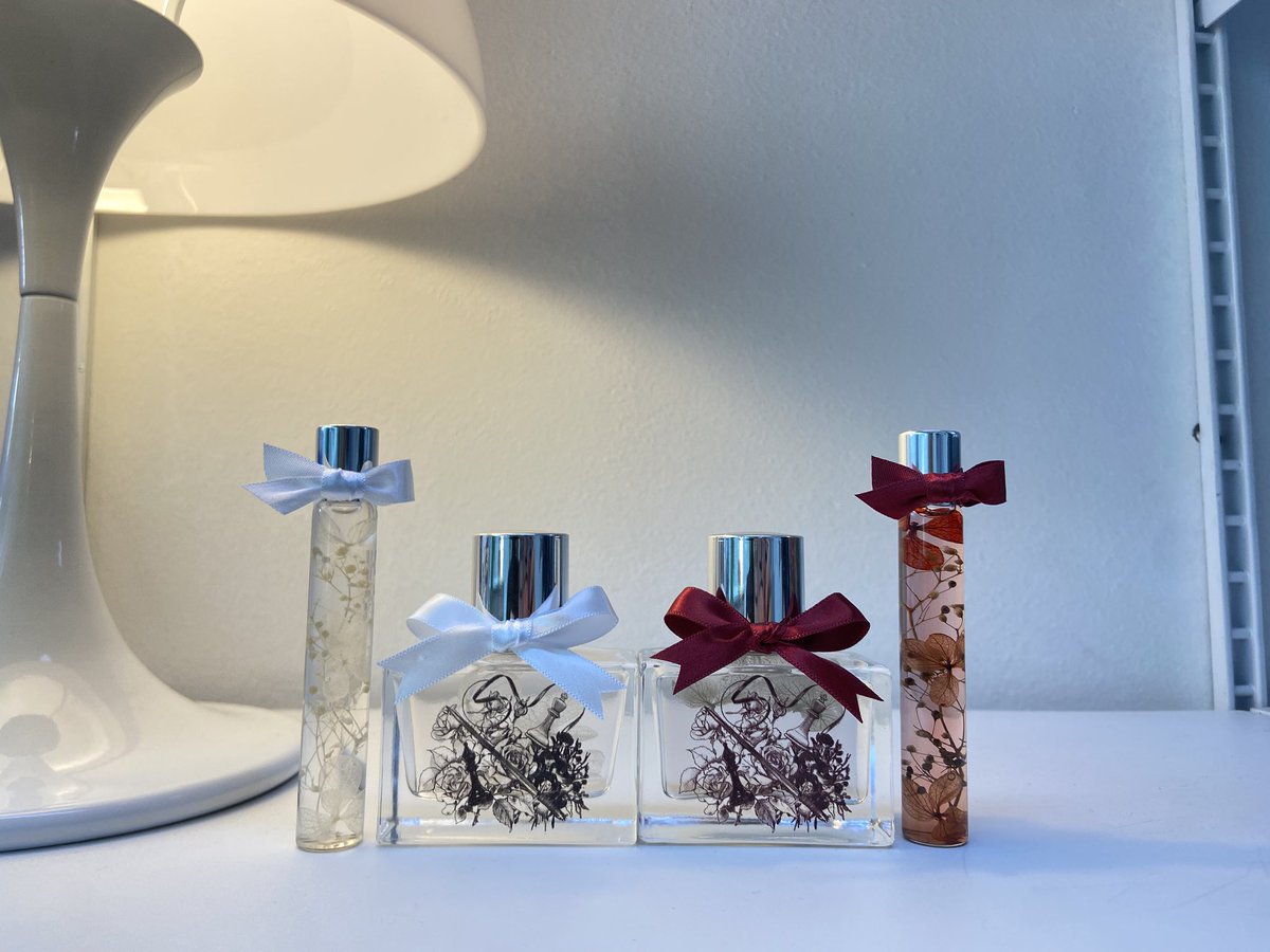 같은 전사이미지로 제작한 향수 이지만 두이미지의 컬러감을 다르게 해서 제작하신 향수입니다!
전사이미지의 컬러감만 다르게 하셔도 은은하게 다른 분위기로 연출 되어요 . ♟️🥀

[예약 문의] open.kakao.com/o/sZsQoLt