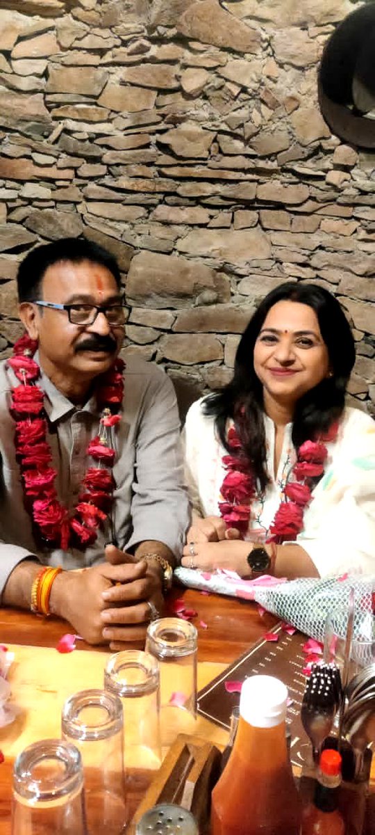 51tankarv's tweet photo. कल की शाम स्वाभाविक रूप से बहुत शानदार रही। आप सभी के असीम प्यार और आशीर्वाद के लिए मेरे और मेरे परिवार की ओर से धन्यवाद । 
हैप्पी एनिवर्सरी to ME🥂
#HappyAnniversary 
#CHETNA_ARVIND
#LoveStory
, https://t.co/OosqZjSjJn