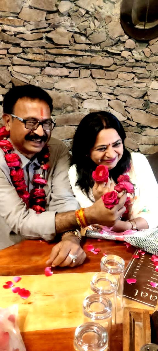 51tankarv's tweet photo. कल की शाम स्वाभाविक रूप से बहुत शानदार रही। आप सभी के असीम प्यार और आशीर्वाद के लिए मेरे और मेरे परिवार की ओर से धन्यवाद । 
हैप्पी एनिवर्सरी to ME🥂
#HappyAnniversary 
#CHETNA_ARVIND
#LoveStory
, https://t.co/OosqZjSjJn