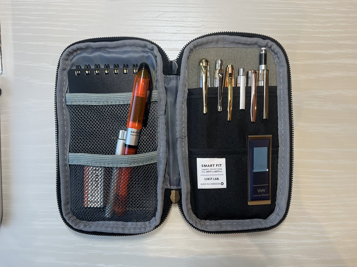 YAMA_stationary's tweet image. #ななはち筆箱紹介2025 

初参加失礼します。

リヒトラブのコンパクトペンケースを使ってます。高級感はあまり無いですが大容量でありながら保護力も高いので気に入っています。

詳細ALTにまとめました。