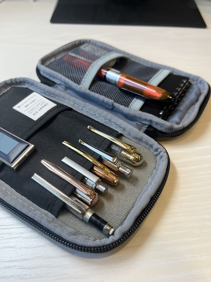 YAMA_stationary's tweet image. #ななはち筆箱紹介2025 

初参加失礼します。

リヒトラブのコンパクトペンケースを使ってます。高級感はあまり無いですが大容量でありながら保護力も高いので気に入っています。

詳細ALTにまとめました。