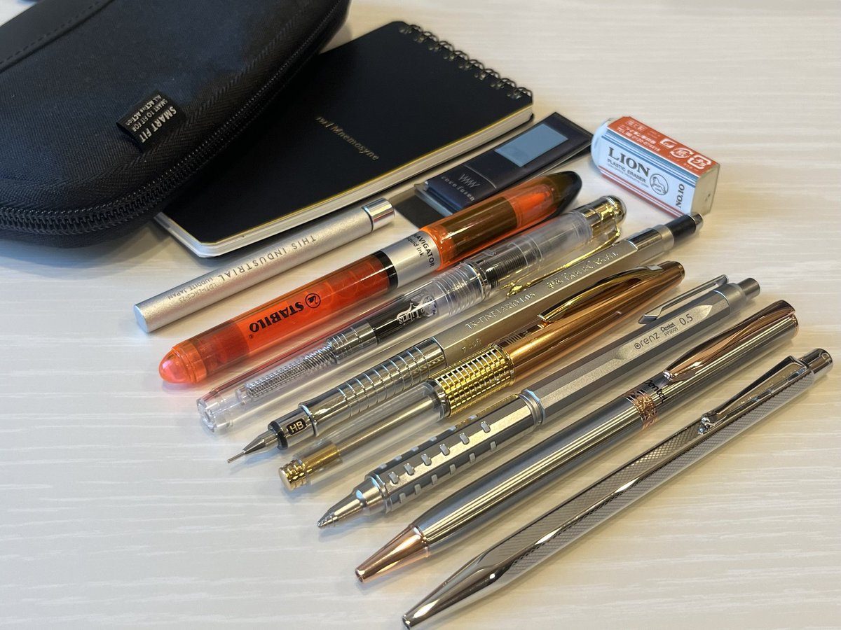 YAMA_stationary's tweet image. #ななはち筆箱紹介2025 

初参加失礼します。

リヒトラブのコンパクトペンケースを使ってます。高級感はあまり無いですが大容量でありながら保護力も高いので気に入っています。

詳細ALTにまとめました。