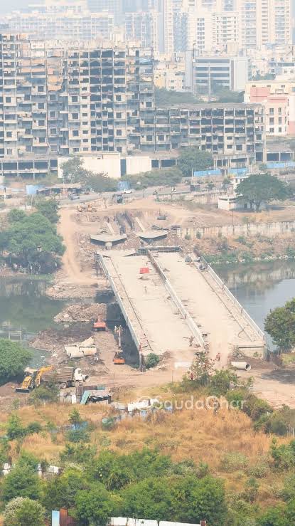 Ekbyte's tweet image. Some bridges take minutes to build!
While some take years !
Example: Keshavnagar- Kharadi (mere 200mtr) bridge is still under construction since last 24 months.

वाह @PMCPune !
(Those who aren’t aware, the work has stopped again)
#mundhwa #Pune #pmc #lazy