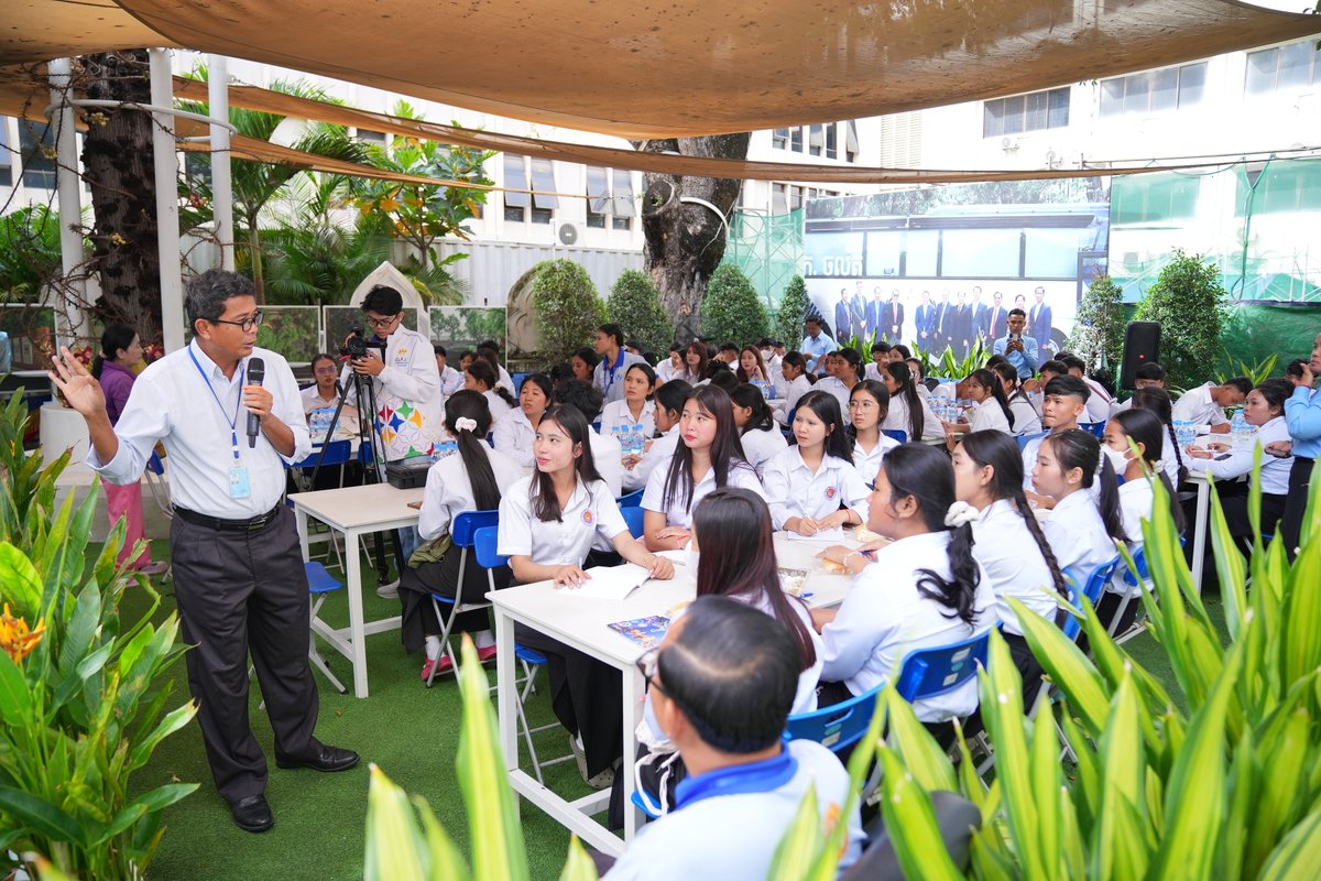 KRTribunal's tweet image. On the morning of Wednesday, November 19, 2025, the  (ECCC) welcomed 200 students and teachers from Bun Rany Hun Sen Kompong Trabaek High School, located in Kompong Trabaek District, Prey Veng Province, for an educational visit to our ECCC Resource Centre.
#ECCC #KhmerRougeTrials