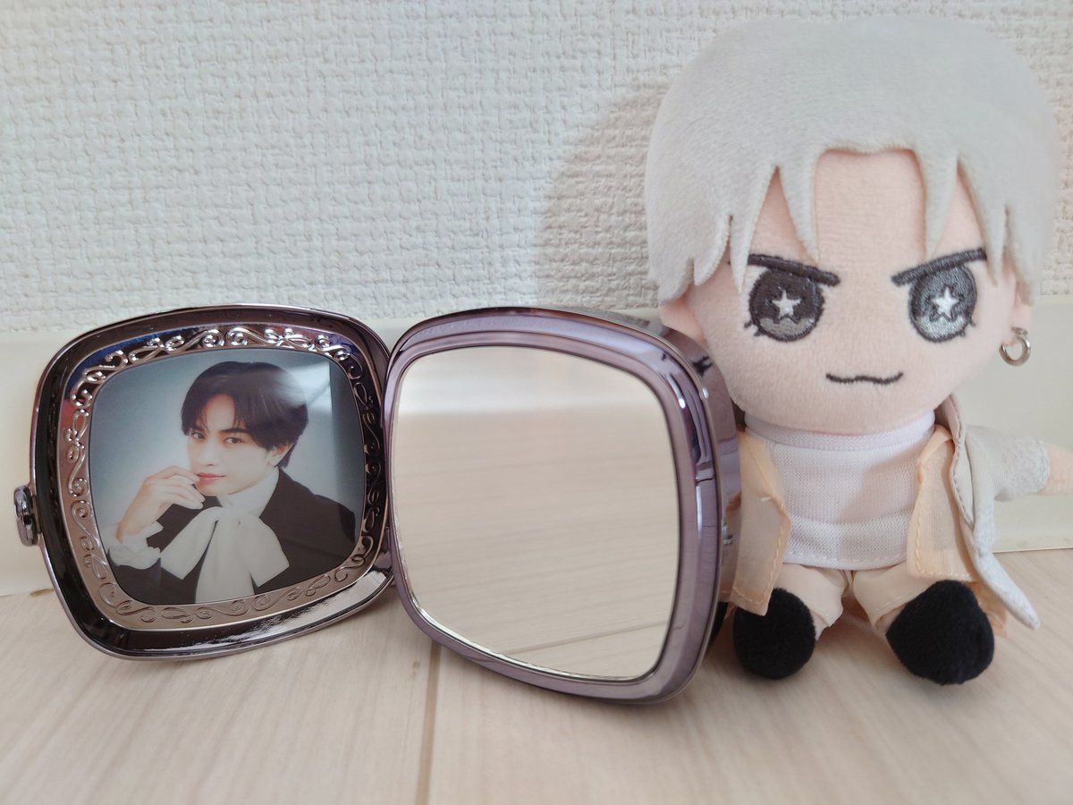 sz_junko's tweet photo. ファミクラ行ってmykentyお迎えしてきた♪
タオルは言うまでもなく可愛い♡
コンパクトミラーは実物こんな感じです！
ツルツルで手に握りやすいサイズ、小物入れ部分はアクセサリーケースみたいな感じでした☺️
開けるの硬すぎて不良品かと思ったのは内緒💦
ケンティーの愛が詰まりまくりだ〜💙💙 https://t.co/a2pQEAPgr5