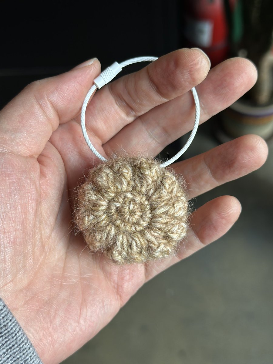 allknitvader's tweet image. 국화빵 먹다가 갑자기 만들어본 국화빵 키링. 다시 국화빵 가게로 가서 선물로 드림ㅋㅋㅋ