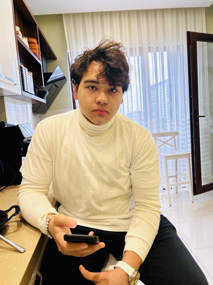 bazenolurda's tweet image. Gün aysın..🥰
Böyle de yakışıklı olunmaz ki…❣️
#canımoğlum #günaydın