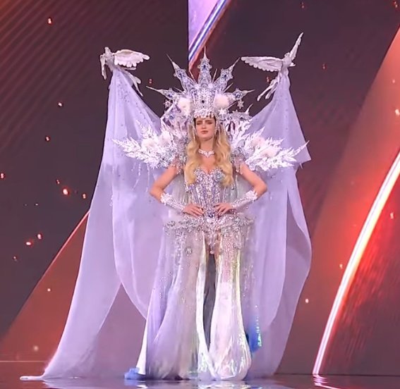 DresClan's tweet image. #MissUniverse  #Chile #preliminar

Inna Moll en traje típico