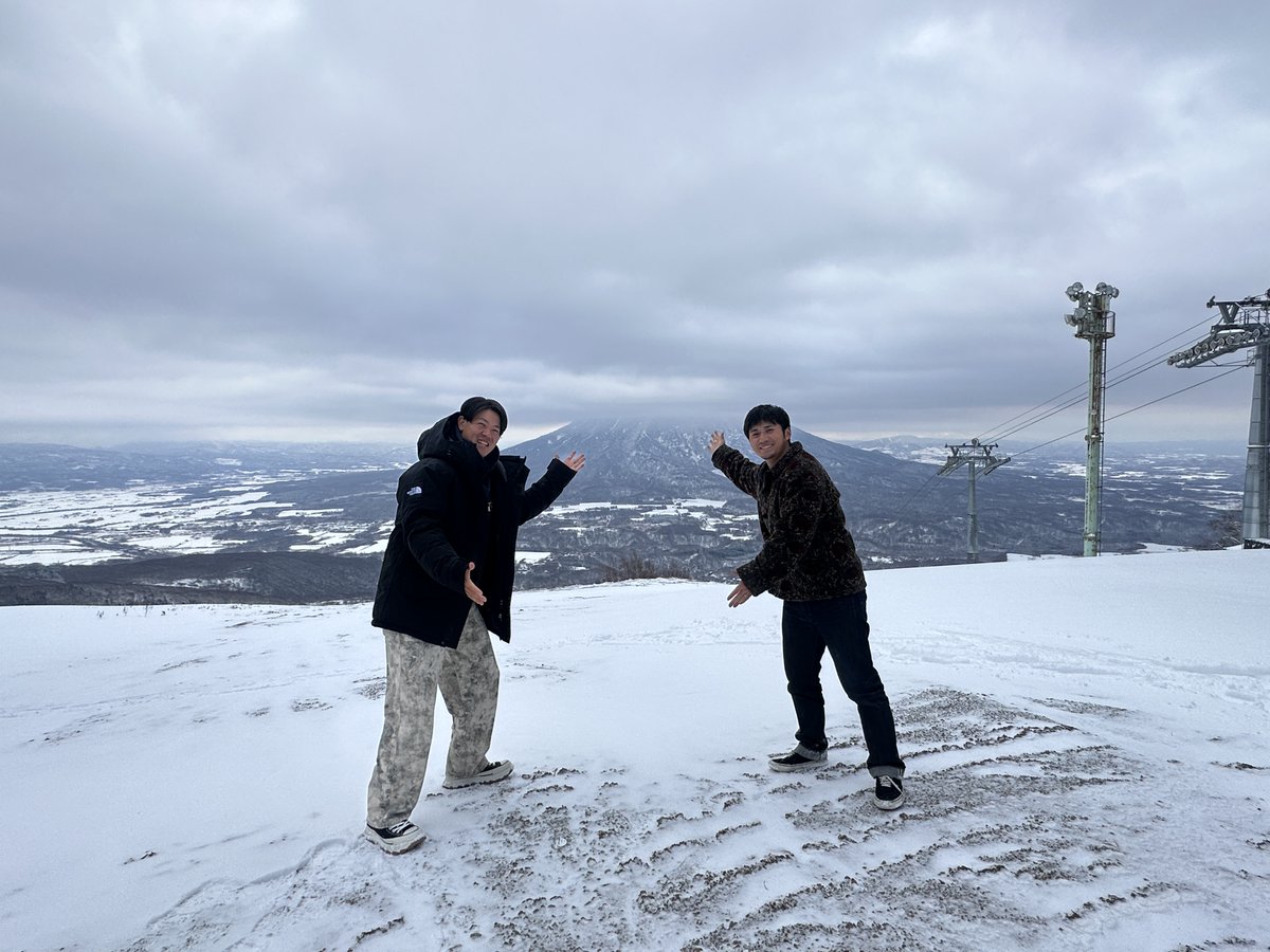 FightersPR's tweet image. #北海道応援大使プロジェクト

#上川畑大悟 選手と #吉田賢吾 選手は、倶知安町のグランヒラフスキー場を訪問👀
スノボを嗜むという上川畑選手は興味津々🏂

#留寿都村 #倶知安町

#lovefighters