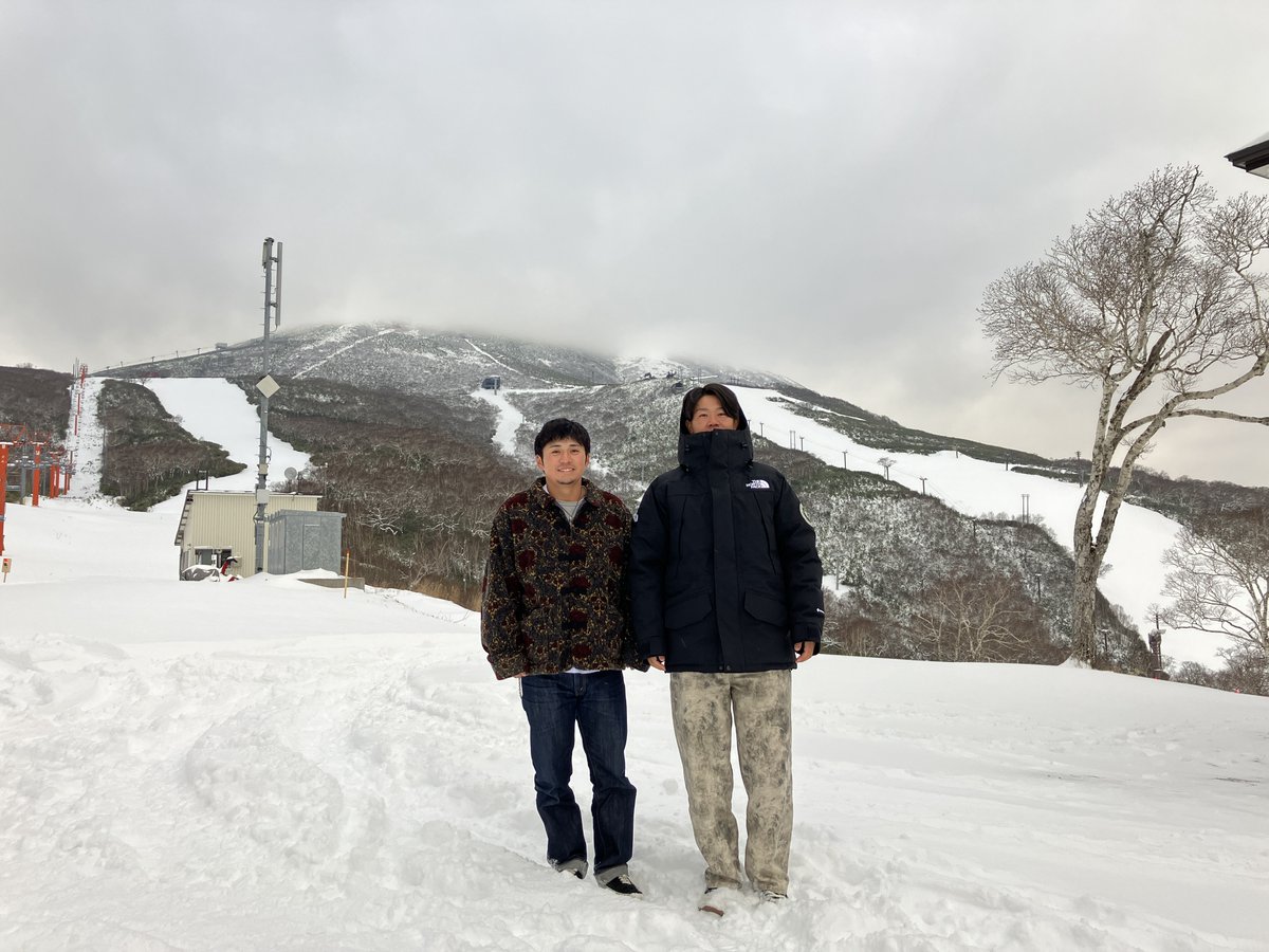 FightersPR's tweet image. #北海道応援大使プロジェクト

#上川畑大悟 選手と #吉田賢吾 選手は、倶知安町のグランヒラフスキー場を訪問👀
スノボを嗜むという上川畑選手は興味津々🏂

#留寿都村 #倶知安町

#lovefighters