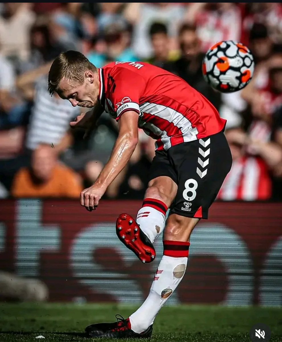 Ni mpira wa kutenga (Free kick) alafu mwanangu James Ward Prowse ndio anapiga basi kaokote mpira tuu wavuni. 🥶🔥

De Gea kaziokota sana kunyavu.