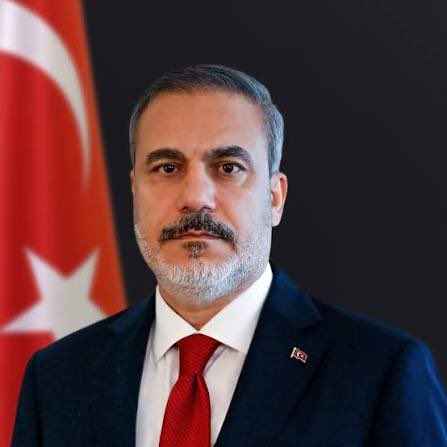 İleride Hakan Fidan’ın Cumhurbaşkanı olmasını destekler misiniz?

A) EVET
B) HAYIR