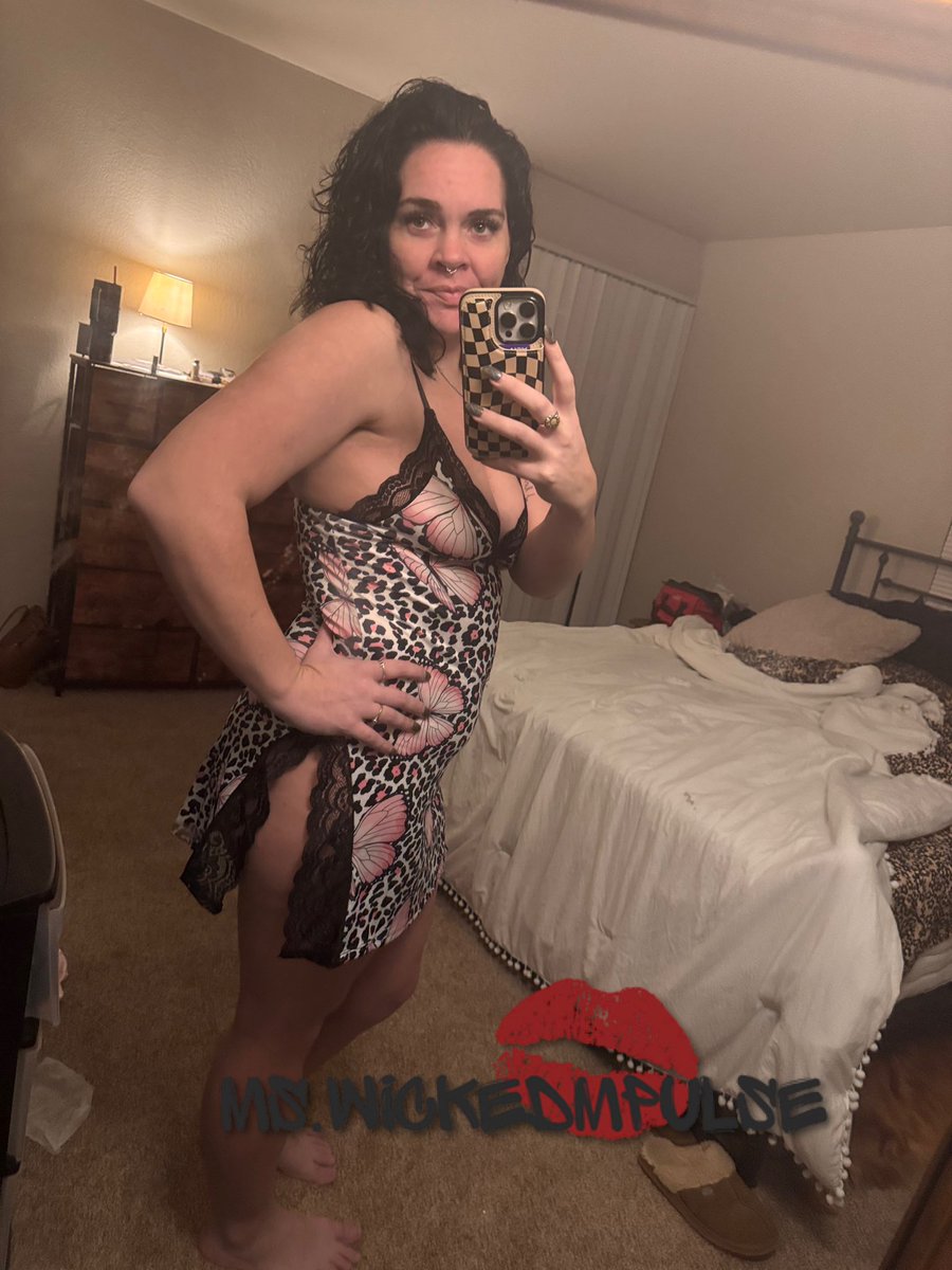 MsWickedMpulse's tweet photo. I put on the new Nighty Daddy got me before he came over to fuck my throat on his way to work.
#throatgoat #iswallow #milf https://t.co/RK1ovjQNJN