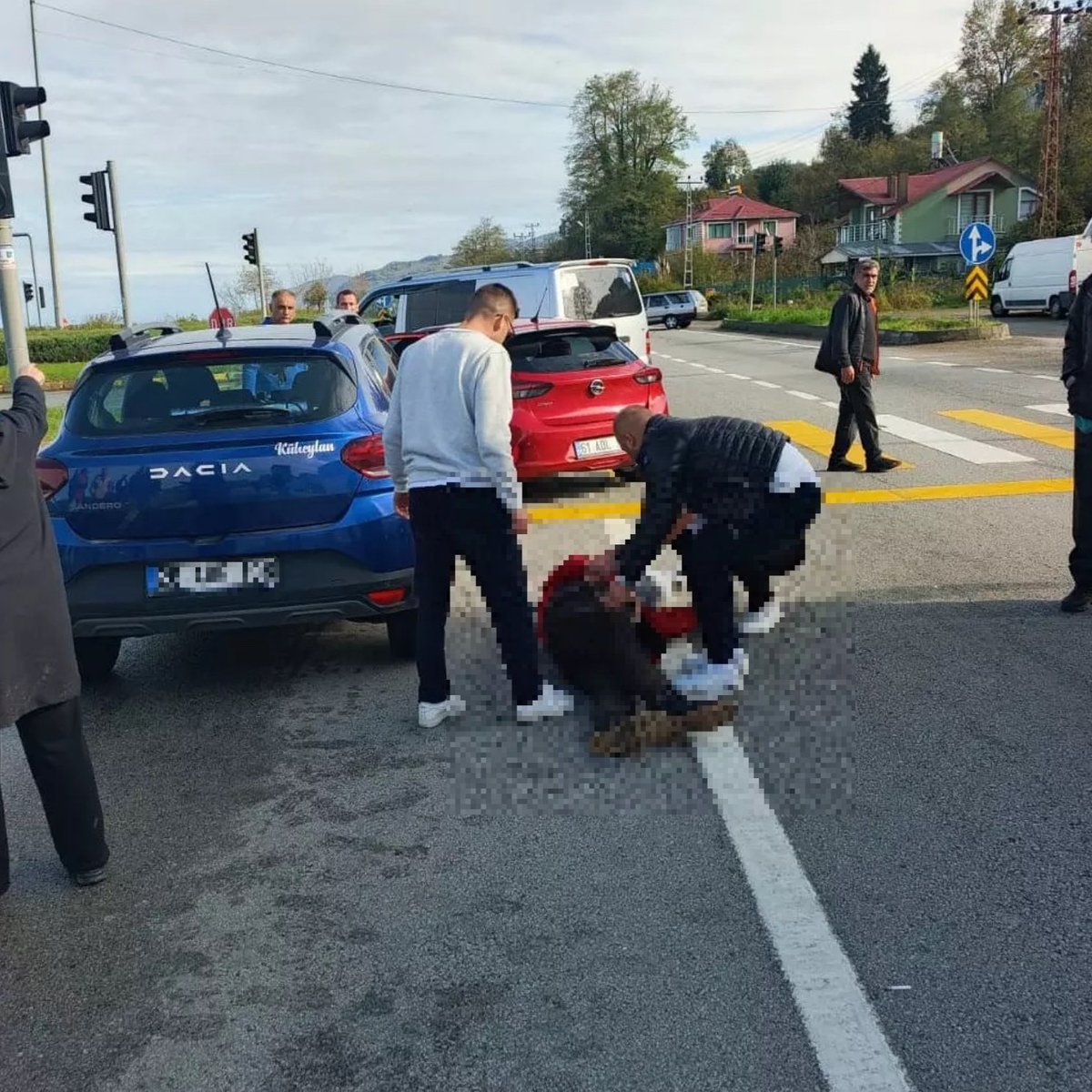Giresun'da 68 yaşındaki Abdullah Coşkun, yara almadan kurtulduğu trafik kazasının ardından çıkan kavgada hayatını kaybetti.

3 yıl boyunca kanserle savaşan vatandaşın, hayatını kaybetmeden 1 hafta önce hastalığı yendiğini öğrenildi.