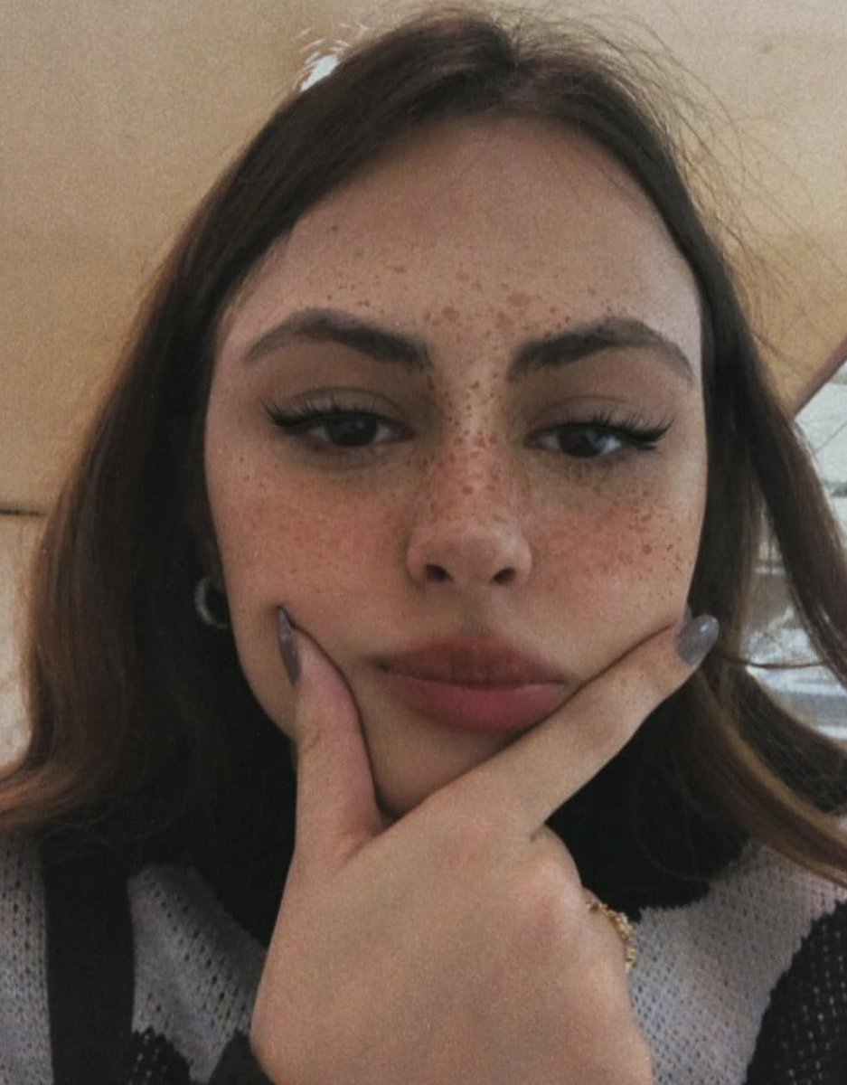 hellleeenn's tweet image. bugün çok soğukkk