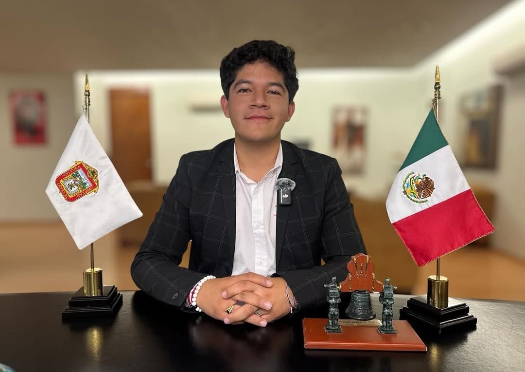 Mexican_Space's tweet image. #SERASpace
El espacio parece lejano, pero no es inaccesible. Quiero ir para abrir la puerta, para que más latinos se vean como astronautas, ingenieros, científicos y exploradores. 🌌✨