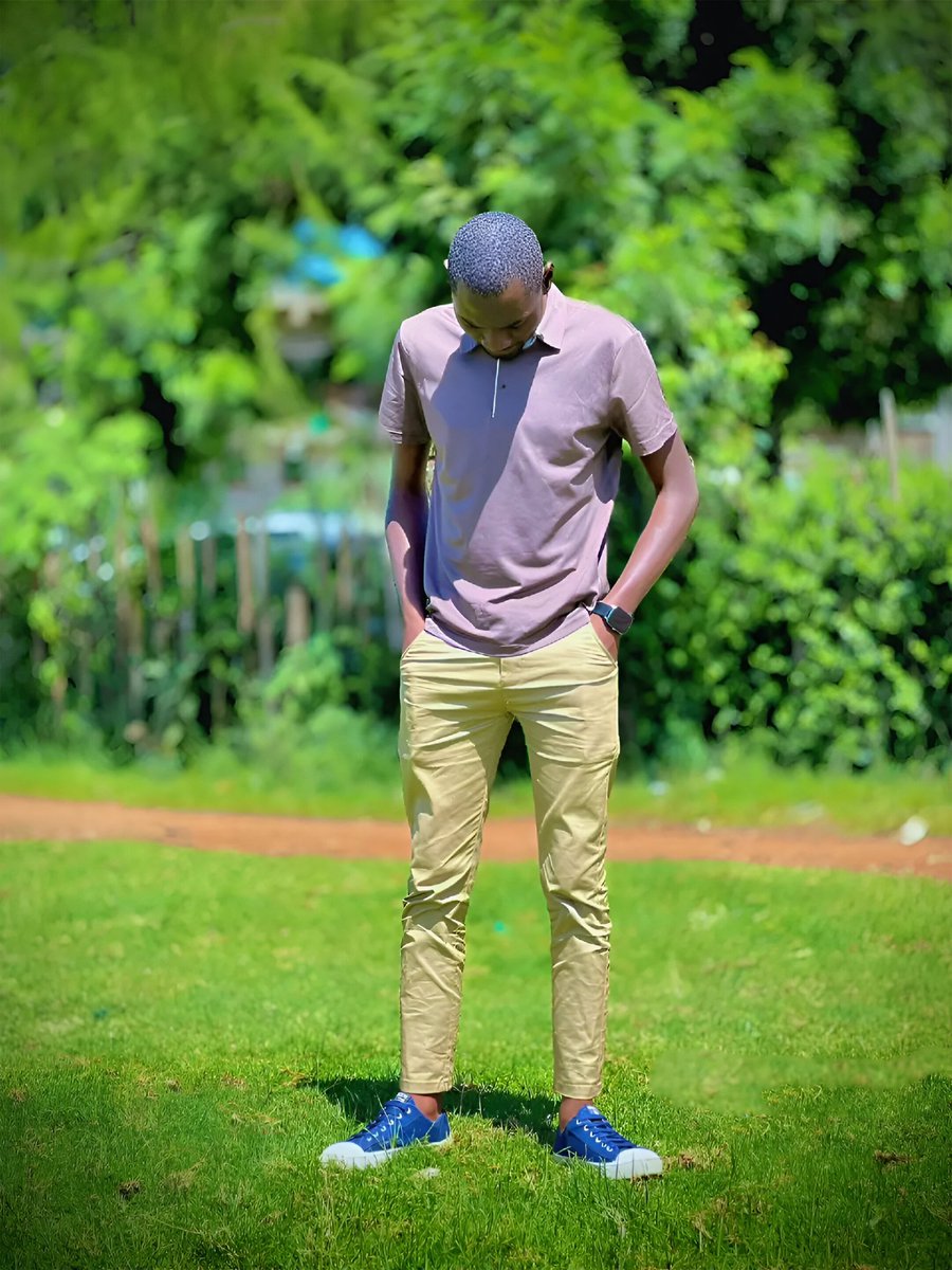 GraphiBlitz's tweet image. So Jana Gas yangu iliisha ikabidi niombe jirani by bad luck ikaiishia kwangu...ilibidi nimuiite nimshow anionyeshe venye hua anaiwasha 😂🤣

#mentalhealthawareness #MrCEO #mrhandsome #seiissayings #photography