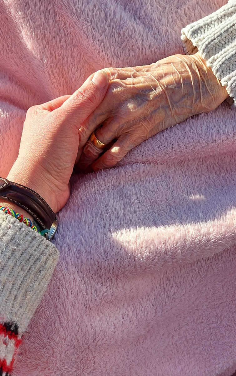 CHIC FRANÇAIS = MERDE FRANÇAISE 💩

Voici ma mère, décédée en décembre 2022. Son contrat d'assurance <a href="/LCL/">LCL</a> n'est toujours pas réglé. Ma mère avait deux comptes bancaires et un contrat LCL. Sa succession était simple ! Pourquoi est-ce si long ? CHIC FRANÇAIS = MERDE FRANÇAISE 💩