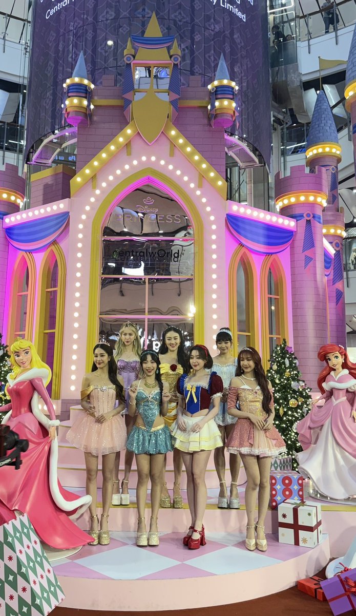 CpnLife's tweet image. เจ้าหญิง สวยๆงามๆ งรืออออ 💗✨🥰

อย่าลืมติดตามเรื่องราวสนุกๆ ของ 4EVE #เจ้าหญิงทั้งเจ็ด ตลอดแคมเปญนี้นะคะ
📍 14 พ.ย. 68 – 11 ม.ค. 69

#CentralPattanax4EVE
#เที่ยวดิสนีย์ที่เซ็นทรัล #TheMagicalStarsAtCentral #เซ็นทรัลพัฒนา #CentralPattana