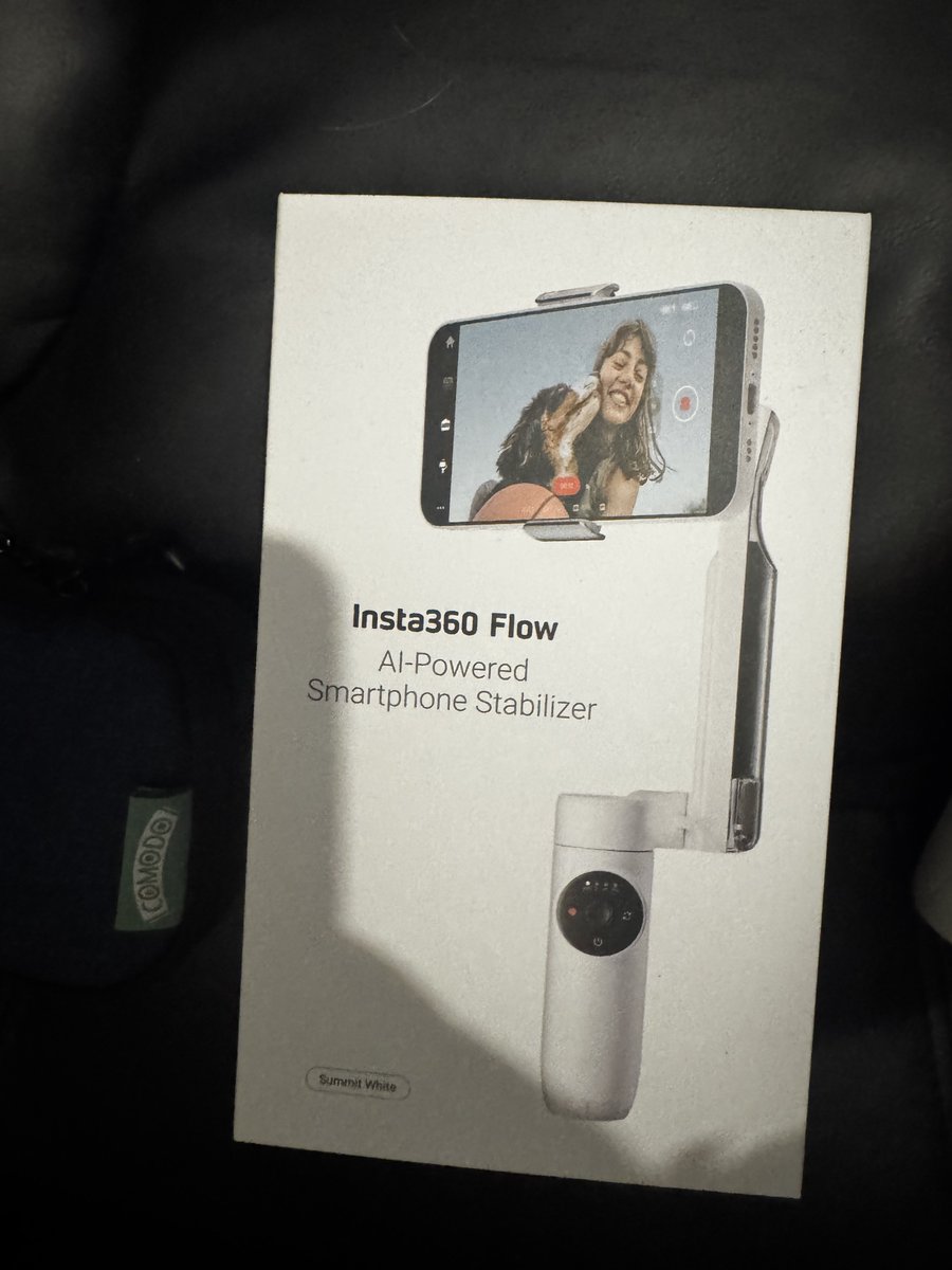 KATANA_VLOG_SIN's tweet image. #売ります
#insta360flow

使用回数3回ぐらいの美品です！
オマケでスマートフォンに一眼レフ用のフィルターをつけられるやつ+49mmのブラックミスト、可変NDフィルターを付けます。

手始めにスマートフォンで動画編集したい方にオススメです。

送料別10,000円で考えてます。
興味ある方連絡ください