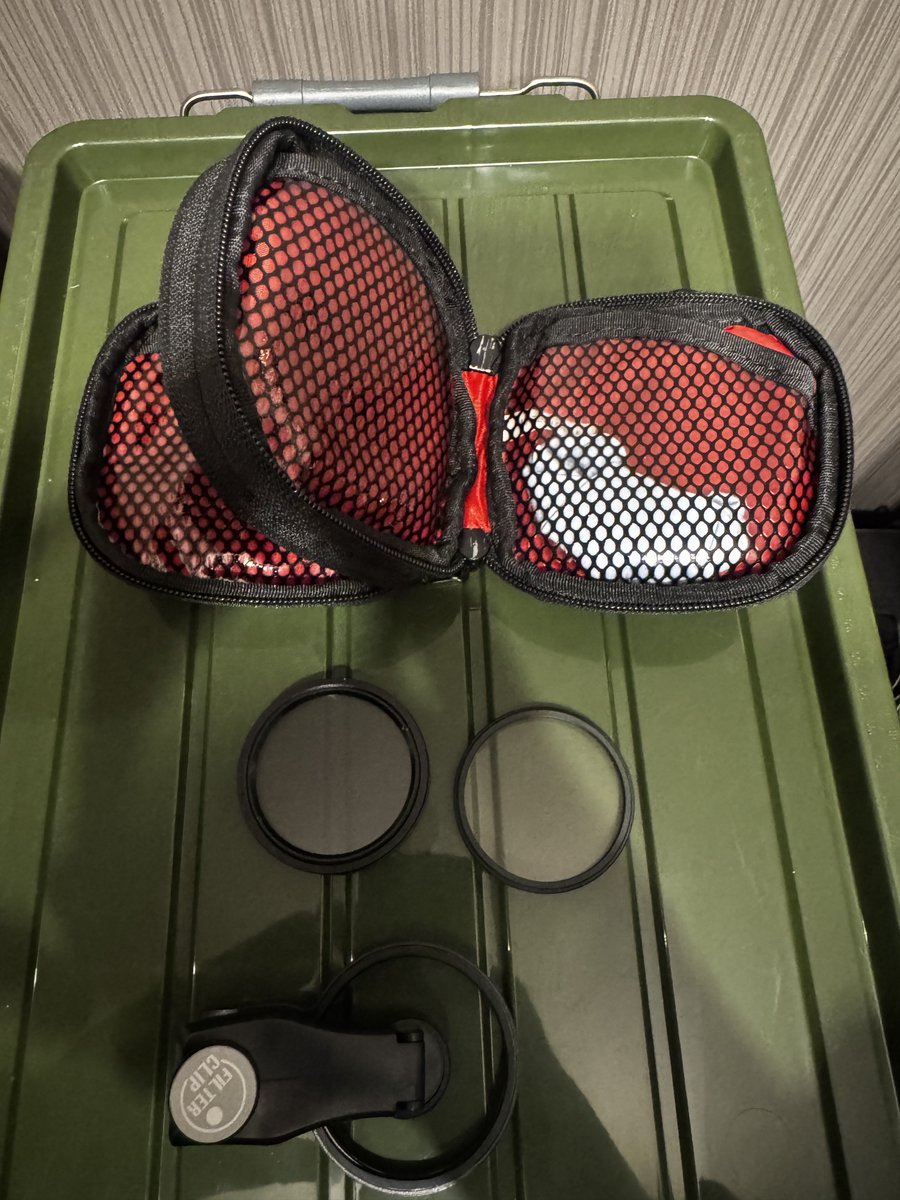 KATANA_VLOG_SIN's tweet image. #売ります
#insta360flow

使用回数3回ぐらいの美品です！
オマケでスマートフォンに一眼レフ用のフィルターをつけられるやつ+49mmのブラックミスト、可変NDフィルターを付けます。

手始めにスマートフォンで動画編集したい方にオススメです。

送料別10,000円で考えてます。
興味ある方連絡ください