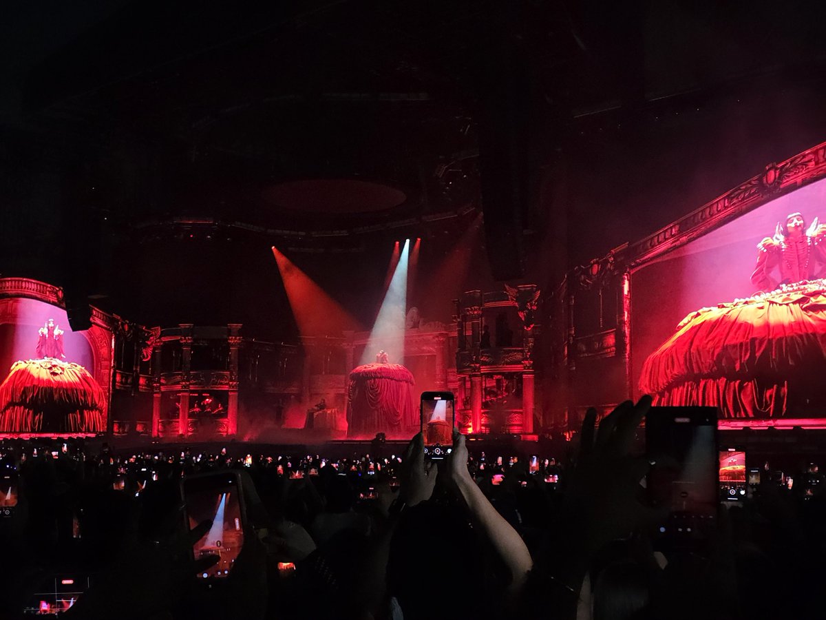pepehidalgo's tweet photo. @hausofdisease @DavidBlaugrana3 @ladygaga That pic's from the Brazil show, and she totally used the same stage setup as Coachella. Same deal in Mexico (my photo) and Singapore, too. https://t.co/4CutQCu49V