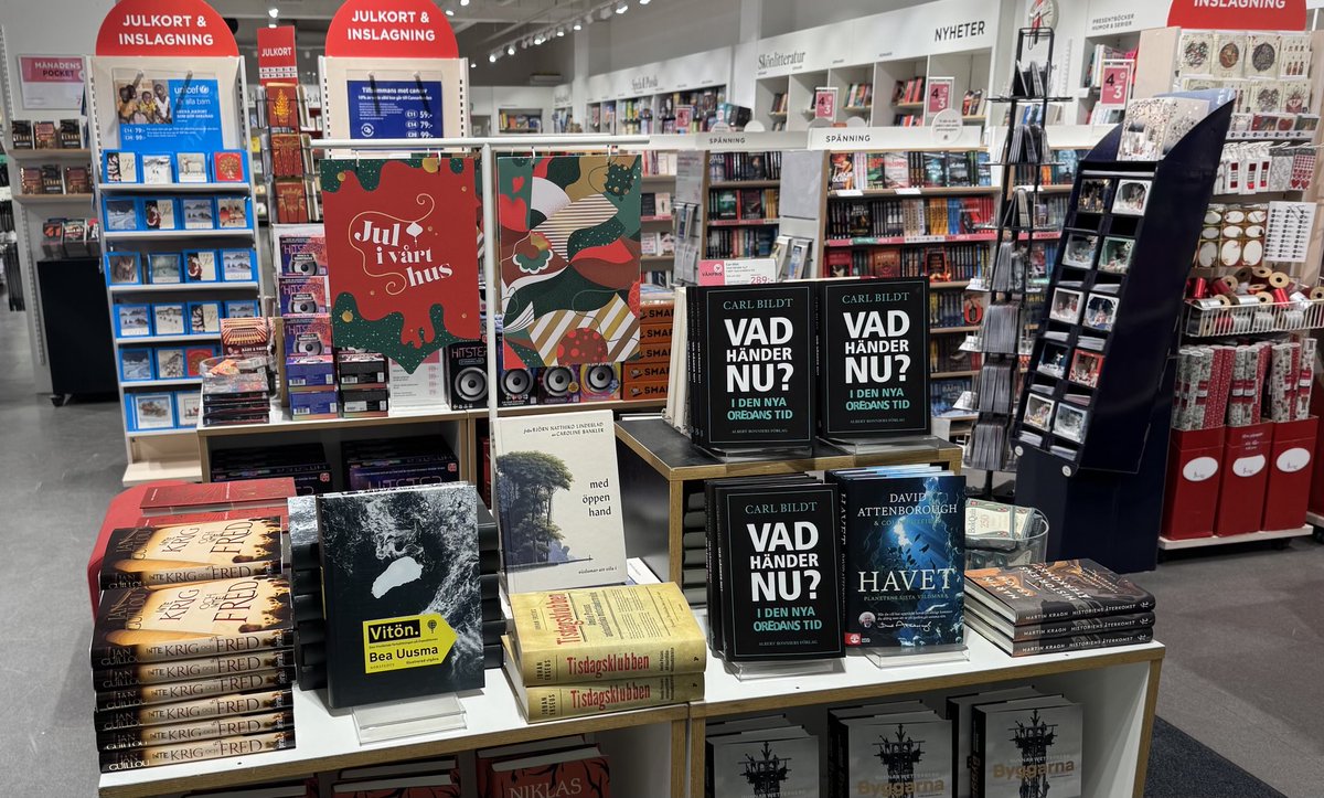 Gick förbi en bokhandel i Solna.