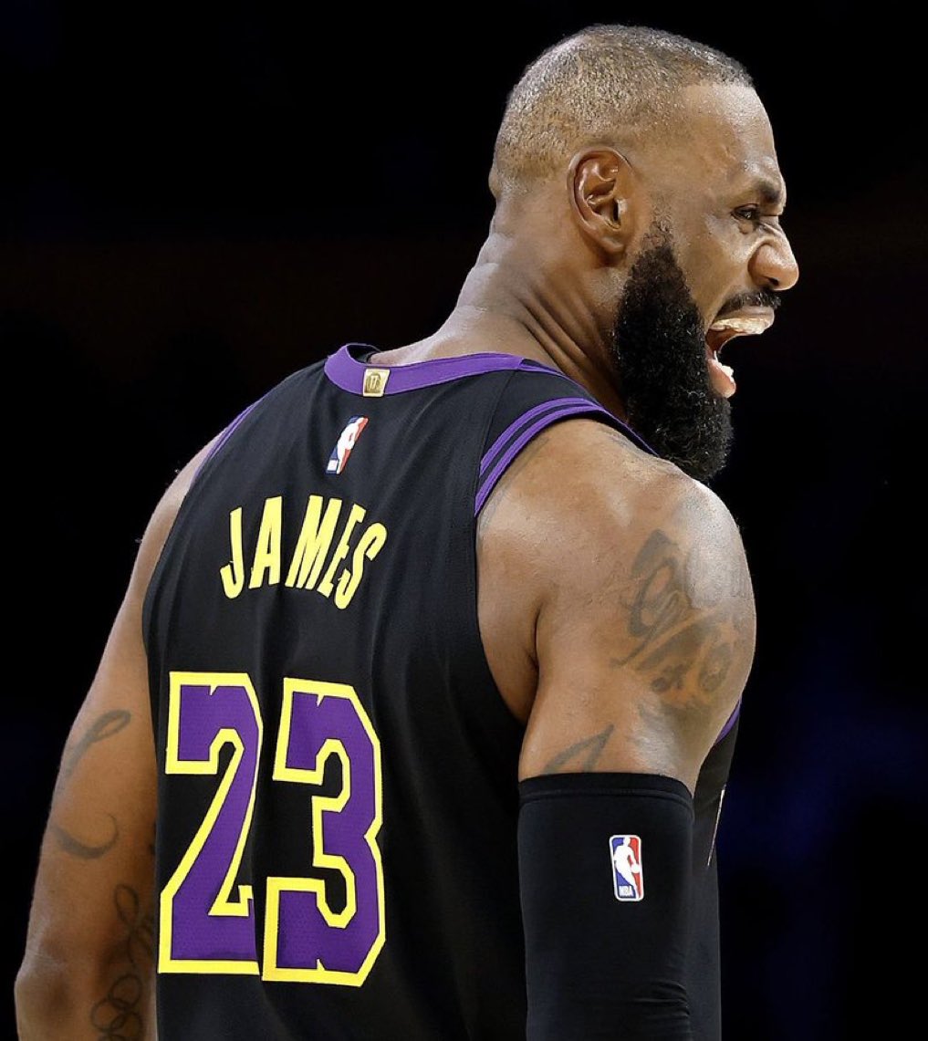 LegionHoops's tweet image. LeBron James:

“I said at yesterday&apos;s practice, I can fit in with anybody. I don&apos;t even understand why that was even a question. What&apos;s wrong with these people out here?”

(via @LakersDailyCom)
