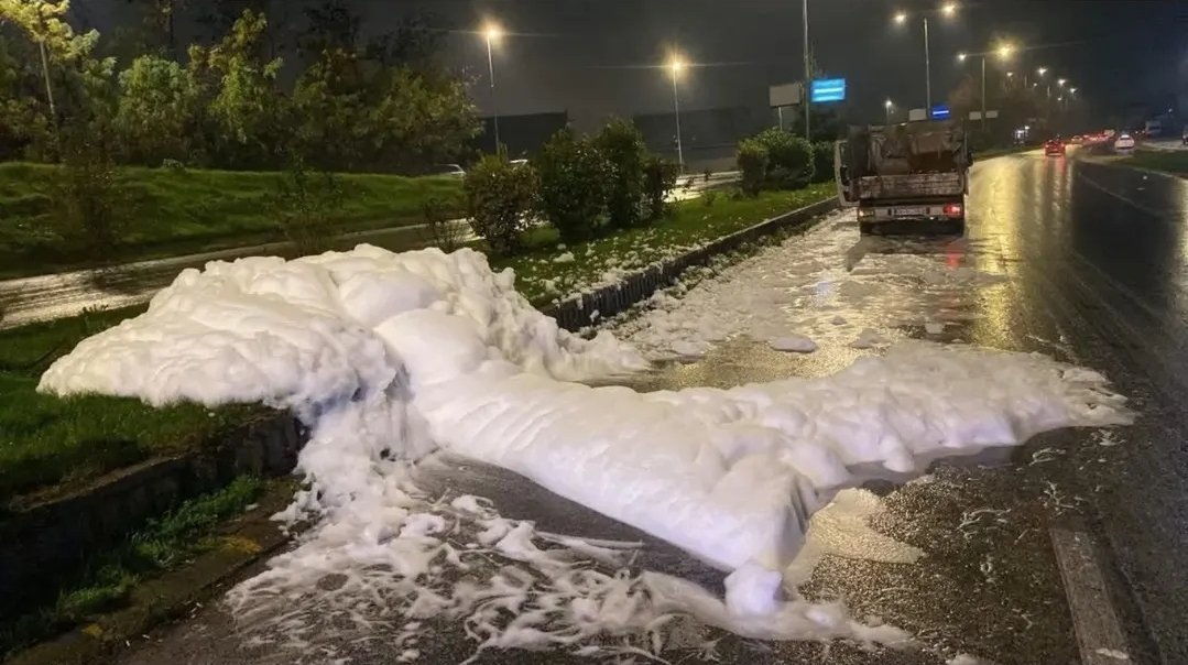 Кој го оставил отворен шампонот бе?!