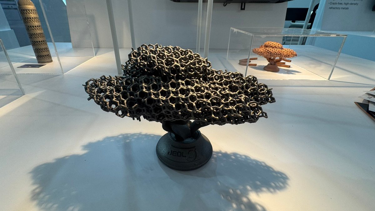 JEOL_Japan's tweet image. The energy from Day 1 is still going strong!
Ready for another exciting day at #Formnext— let’s keep the momentum going!🌄🚀
#ElectronBeam #3DPrinting #MetalAM　#AdditiveManufacturing @JEOLEUROPE