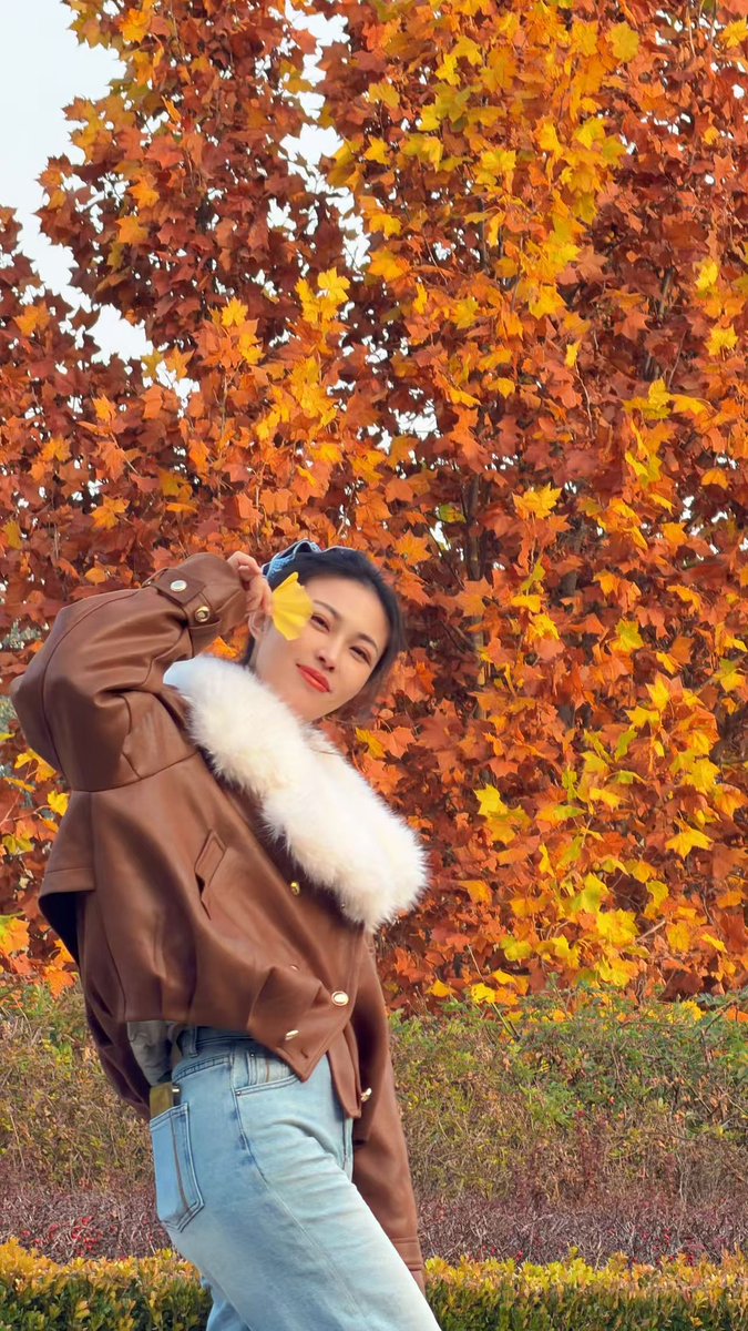 CocoStudio4's tweet image. Aujourd&apos;hui, c&apos;est le jour de « #Xiaoxue », la 20ᵉ des 24 périodes solaires du calendrier lunaire chinois, un signe que l&apos;#hiver s&apos;installe peu à peu. ❄️💛Pas de neige ici, mais déjà ce #froid cinglant… Racontez-moi votre petit rituel pour vous réchauffer !☀️