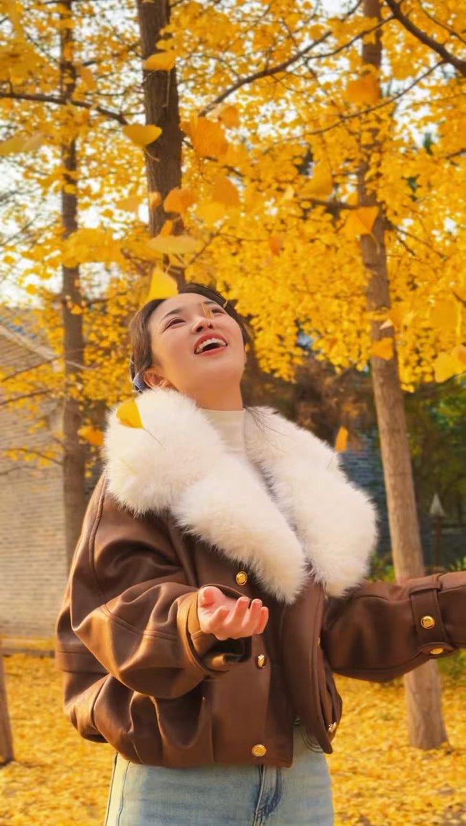 CocoStudio4's tweet image. Aujourd&apos;hui, c&apos;est le jour de « #Xiaoxue », la 20ᵉ des 24 périodes solaires du calendrier lunaire chinois, un signe que l&apos;#hiver s&apos;installe peu à peu. ❄️💛Pas de neige ici, mais déjà ce #froid cinglant… Racontez-moi votre petit rituel pour vous réchauffer !☀️