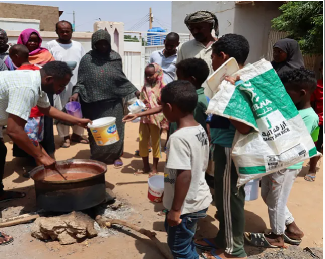 شباب، دي أول مرّة أنزل حاجة بتخصّني مباشرة.

عندنا تيكية في أمدرمان عاملنها للأطفال باسم المرحوم فلاح (لناس أمدرمان دار فلاح).
وللأسف الفترة الفاتت حصل نقص شديد في القدرة المالية، والموضوع صعب علينا شديد…
لكن في نفس الوقت متفائلين ومبسوطين إنو في ناس تشاركنا الأجر.
والله يا