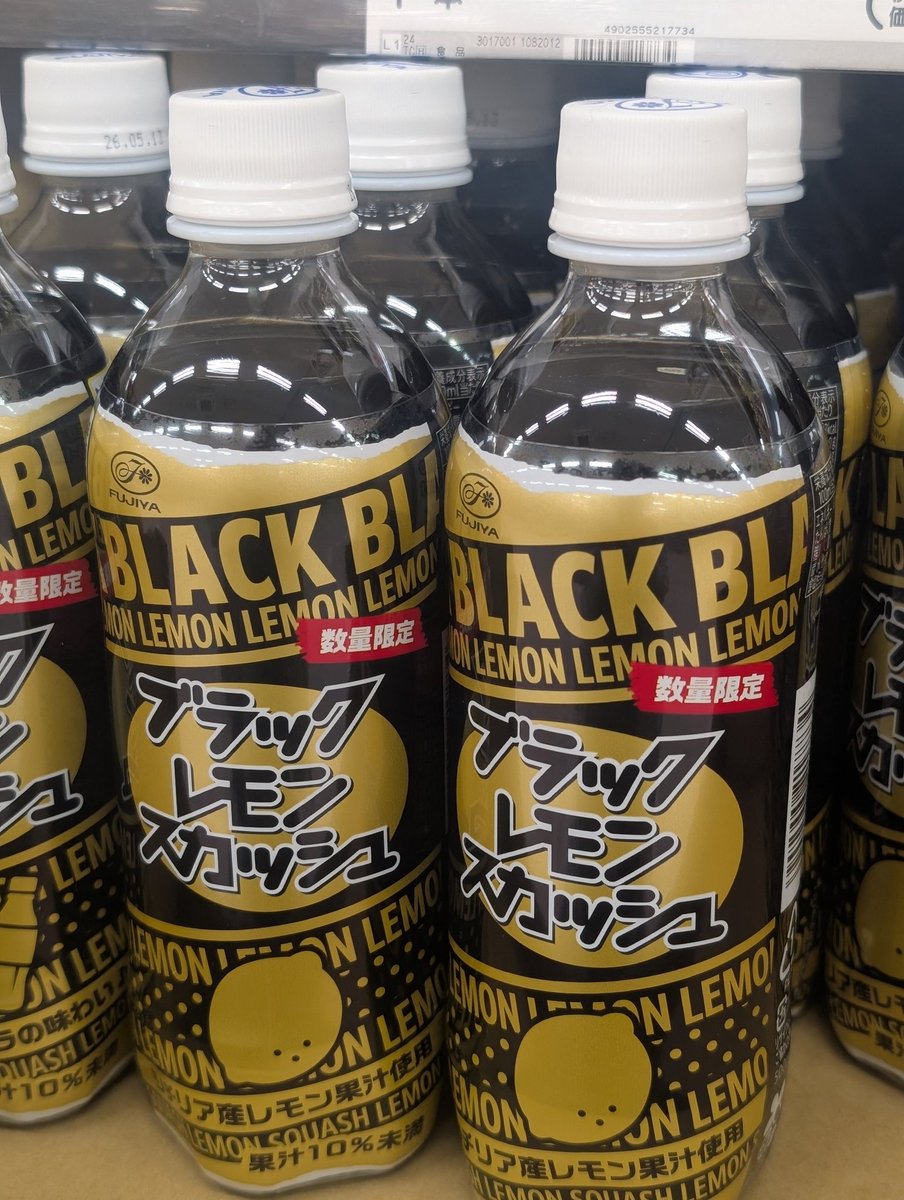 ブラックフライデーにあわせて店鋪ではブラック商品が新登場しています
