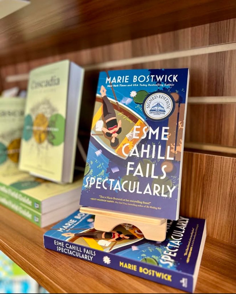 MarieBostwick's tweet photo. Love my local indie bookstore! They’ve got SUCH great shelf displays! 
Invitation Bookshop 🥰 https://t.co/uxMe3IHw7O