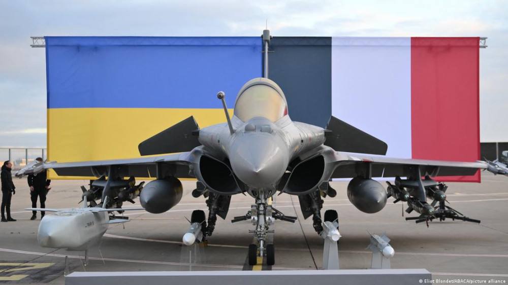 SprinterPress's tweet image. Politico: neither Ukraine nor France currently have the means to acquire 100 Rafale fighters in the next 10 years.