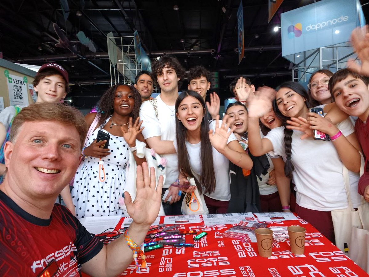 fossasia's tweet image. At #DevConnect? Come say hello at the #OpenSource Hub and meet the FOSSASIA community! @mariobehling  @EFDevcon