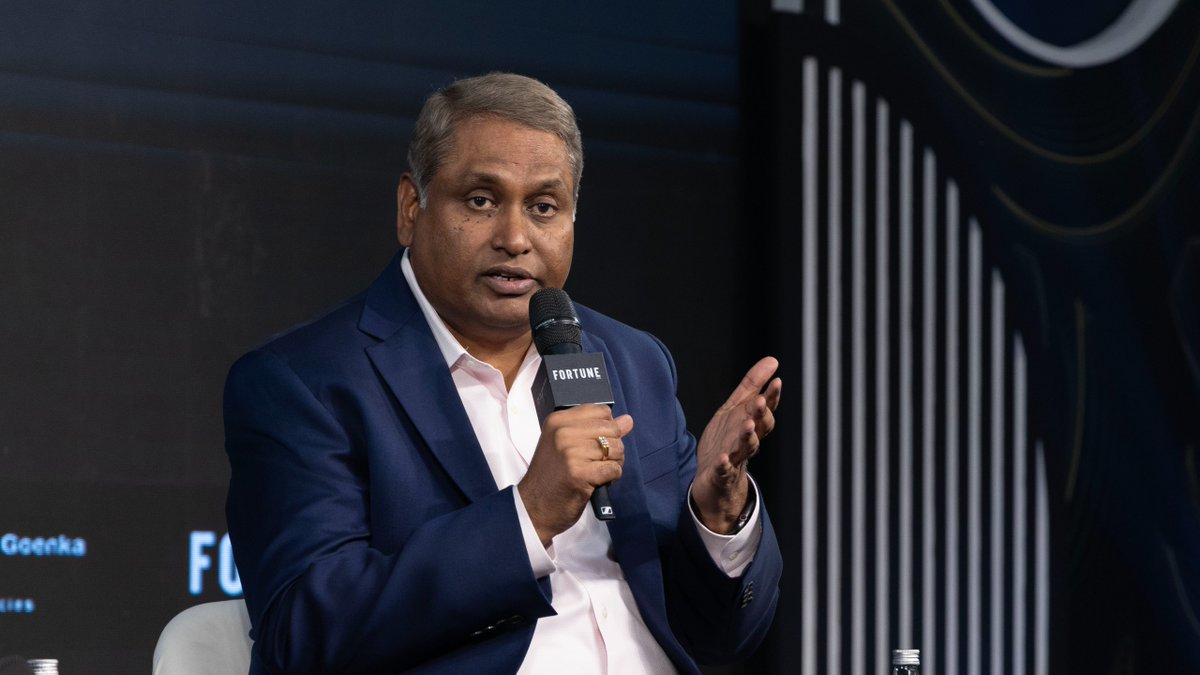 hcltech's tweet image. 🏆 Congratulations to our CEO &amp;amp; Managing Director, C Vijayakumar (CVK), on being named India’s Best CEO in the IT Services (Above ₹50,000 crore) category by Fortune India. The award was presented by Sh. Piyush Goyal, Minister of Commerce and Industry, Government of India during…