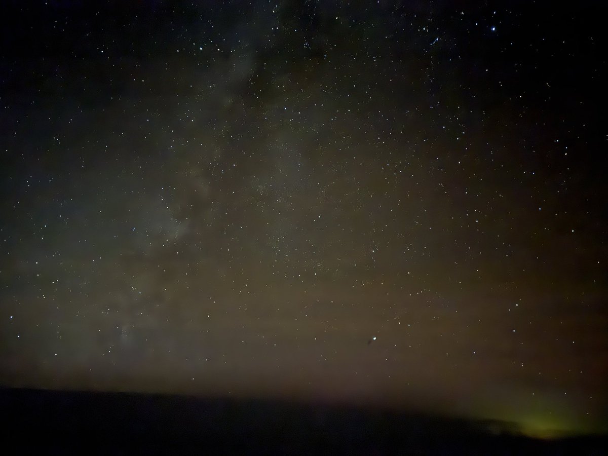 Chris_Eggleton7's tweet photo. Starlink among an active sky tonight 🌌 https://t.co/mKa6fiweUs