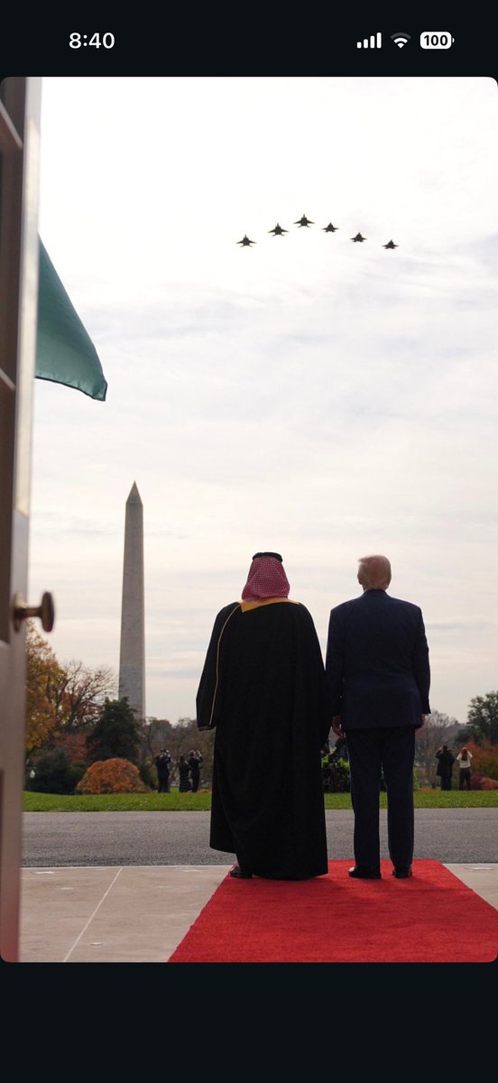 يا سمو هذا الزمان
ياطَموح لابعد مدى
وين مارحت لمكان
صار به مية صدى

حلمنا فوق العنان
وما ينافسنا.. حدا
عهد مبهر كل عيان
منك يا سيدي ابتدا

🇸🇦💚
#محمد_بن_سلمان_في_واشنطن