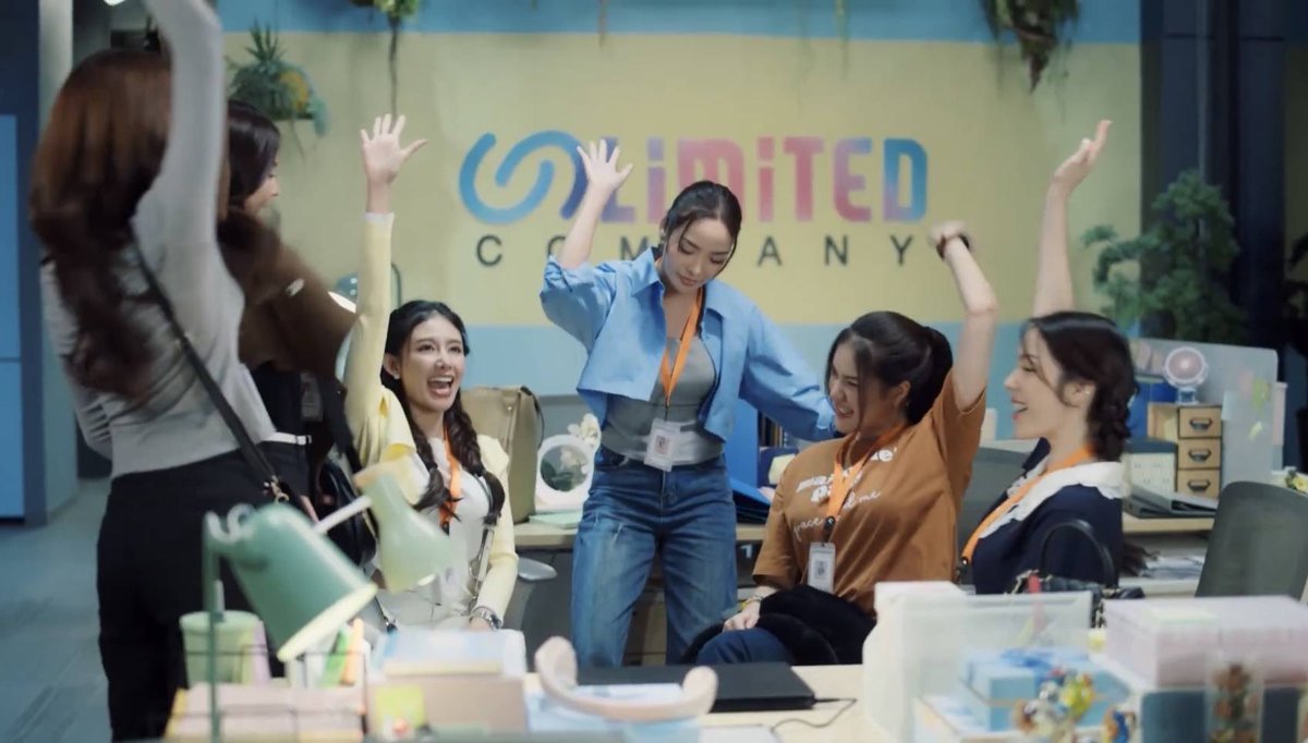 tingbt_news's tweet image. “อิงฟ้า” (พลุ) กับ “ชาล็อต” (เรย์) องค์ประทับ สานสัมพันธ์แน่นแฟ้น! ภารกิจสุดกรี๊ด!! เจอเลย... ใน EP 7 “Unlimited Love บริษัทนี้ไม่มีจำกัด” 

#อิงล็อต 
#บริษัทนี้ไม่มีจำกัด 
#UnlimitedLoveEP7 #UnlimitedloveTrailer #UnlimitedloveTheSeries 
#MGIBeyond
#tbtnews 
#ติ่งบันเทิง